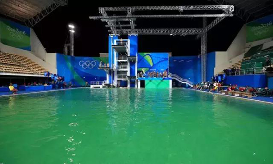 室内泳池长绿藻除藻的方法的照片